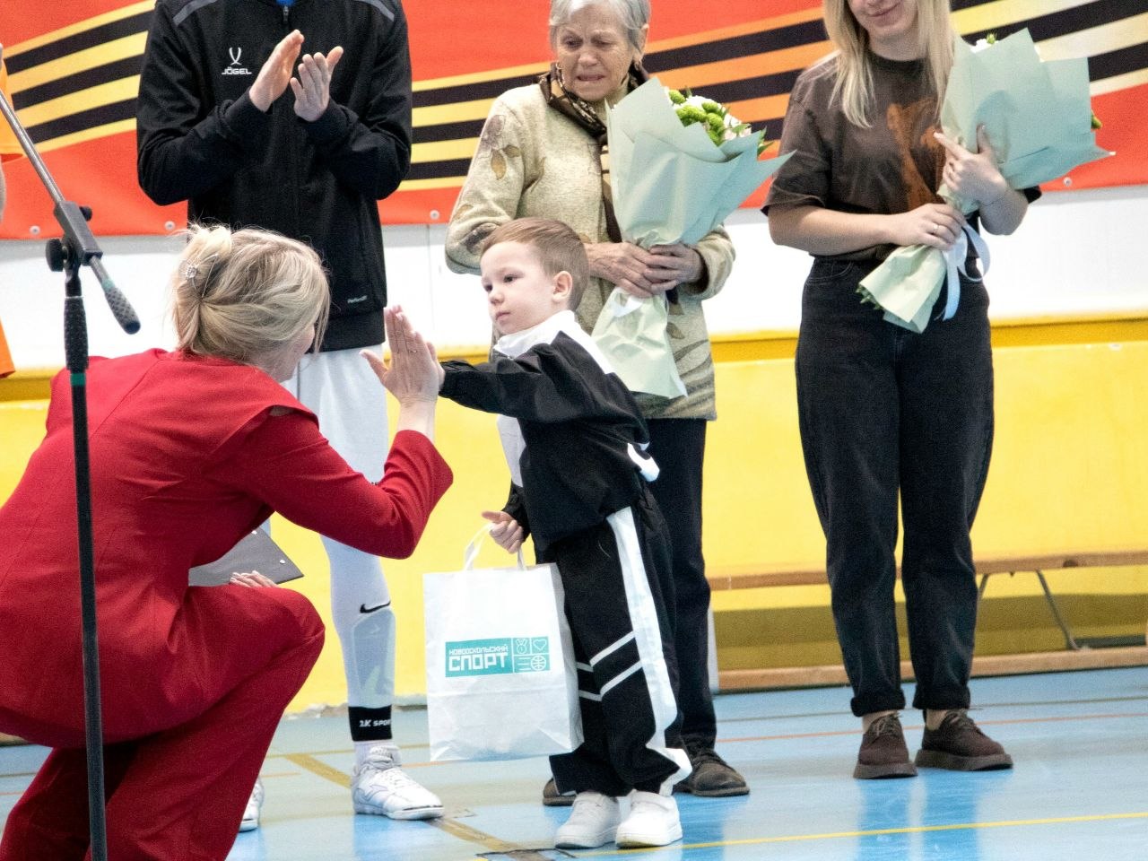 Андрей Миськов: На базе физкультурно-оздоровительного комплекса провели турнир по мини-футболу, посвящённый памяти участника специальной военной операции, нашего спортсмена и футболиста Артёма Мальцева Андрей Миськов: На базе физкультурно-оздоровительного комплекса провели турнир по мини-футболу, посвящённый памяти участника специальной военной операции, нашего спортсмена и футболиста Артёма Мальцева