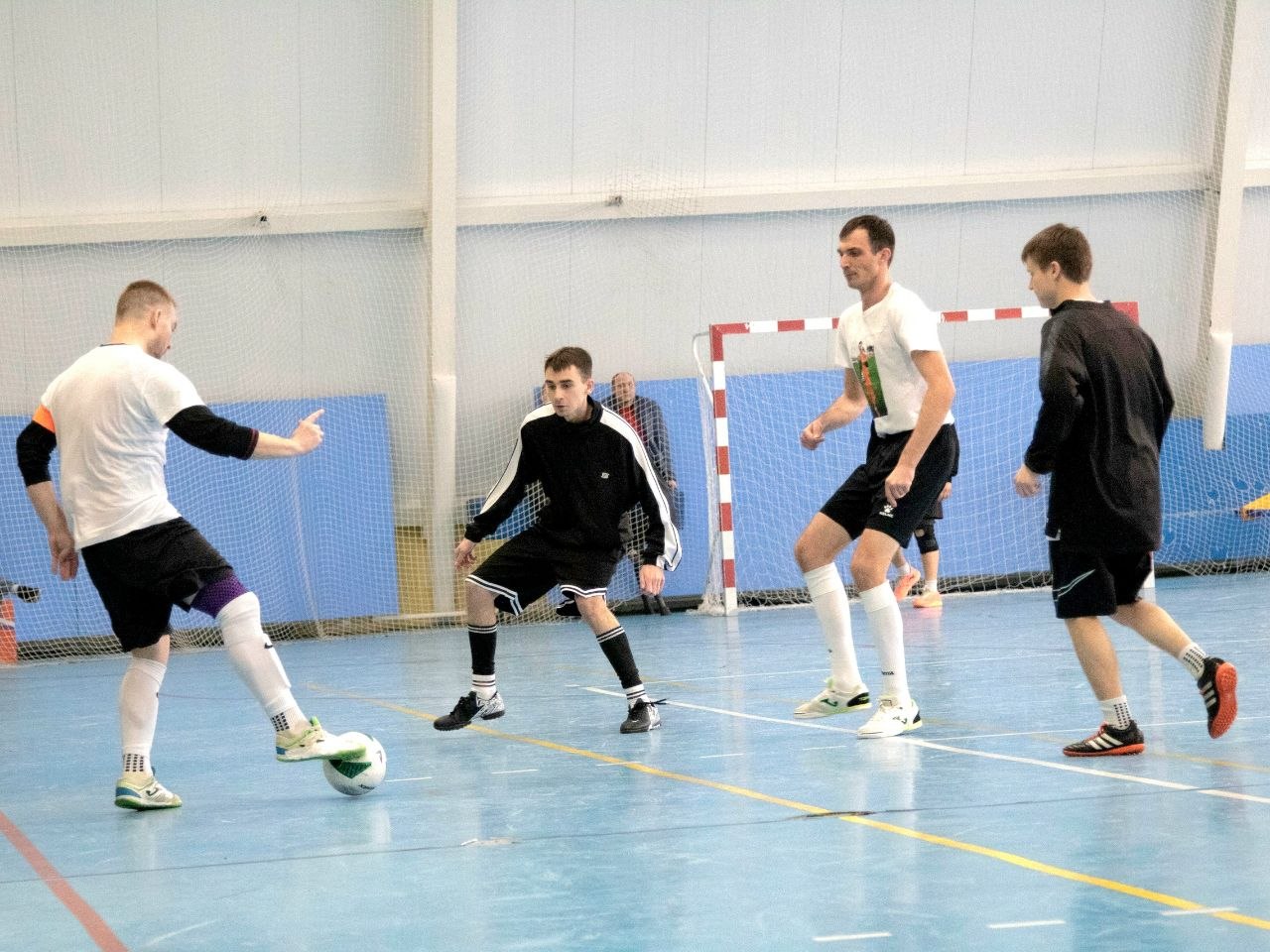 Андрей Миськов: На базе физкультурно-оздоровительного комплекса провели турнир по мини-футболу, посвящённый памяти участника специальной военной операции, нашего спортсмена и футболиста Артёма Мальцева Андрей Миськов: На базе физкультурно-оздоровительного комплекса провели турнир по мини-футболу, посвящённый памяти участника специальной военной операции, нашего спортсмена и футболиста Артёма Мальцева