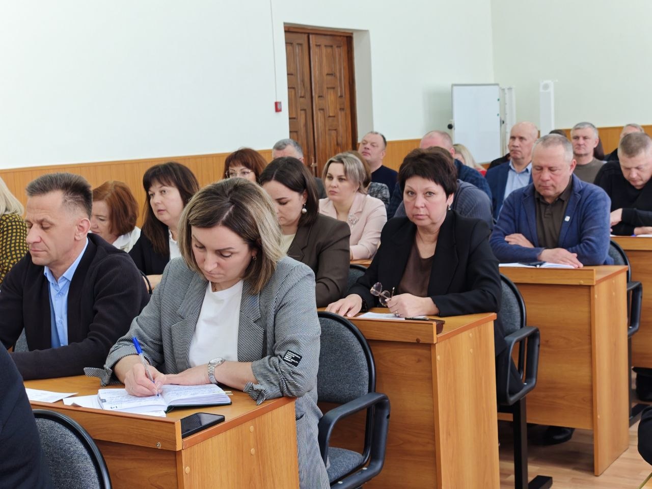 Николай Нестеров: По окончании заседания Правительства области провёл рабочее совещание с коллегами — заместителями, руководителями территориальных администраций и структурных подразделений Николай Нестеров: По окончании заседания Правительства области провёл рабочее совещание с коллегами — заместителями, руководителями территориальных администраций и структурных подразделений