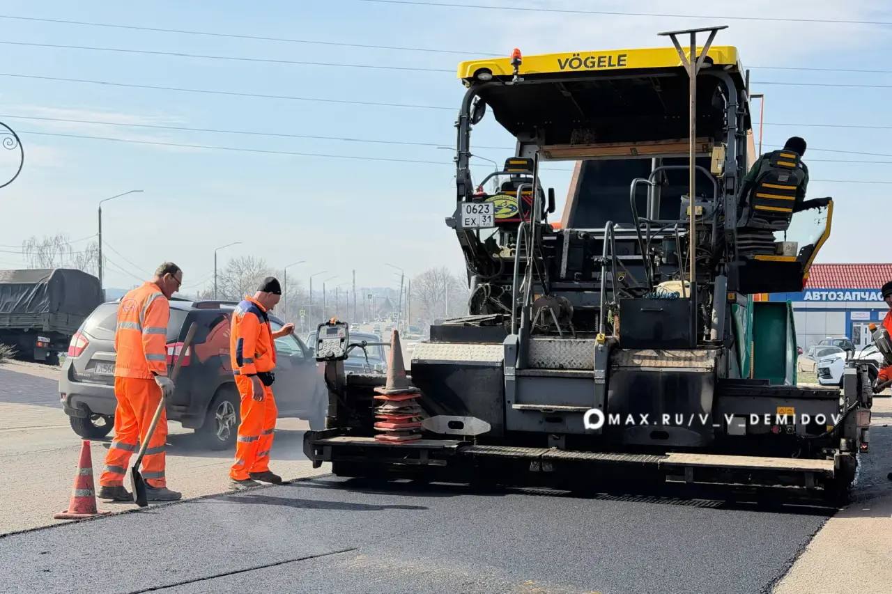Валентин Демидов: Дорожные службы Белгорода уже выполнили почти вдвое больше аварийного ямочного ремонта, чем за аналогичный период прошлого года Валентин Демидов: Дорожные службы Белгорода уже выполнили почти вдвое больше аварийного ямочного ремонта, чем за аналогичный период прошлого года
