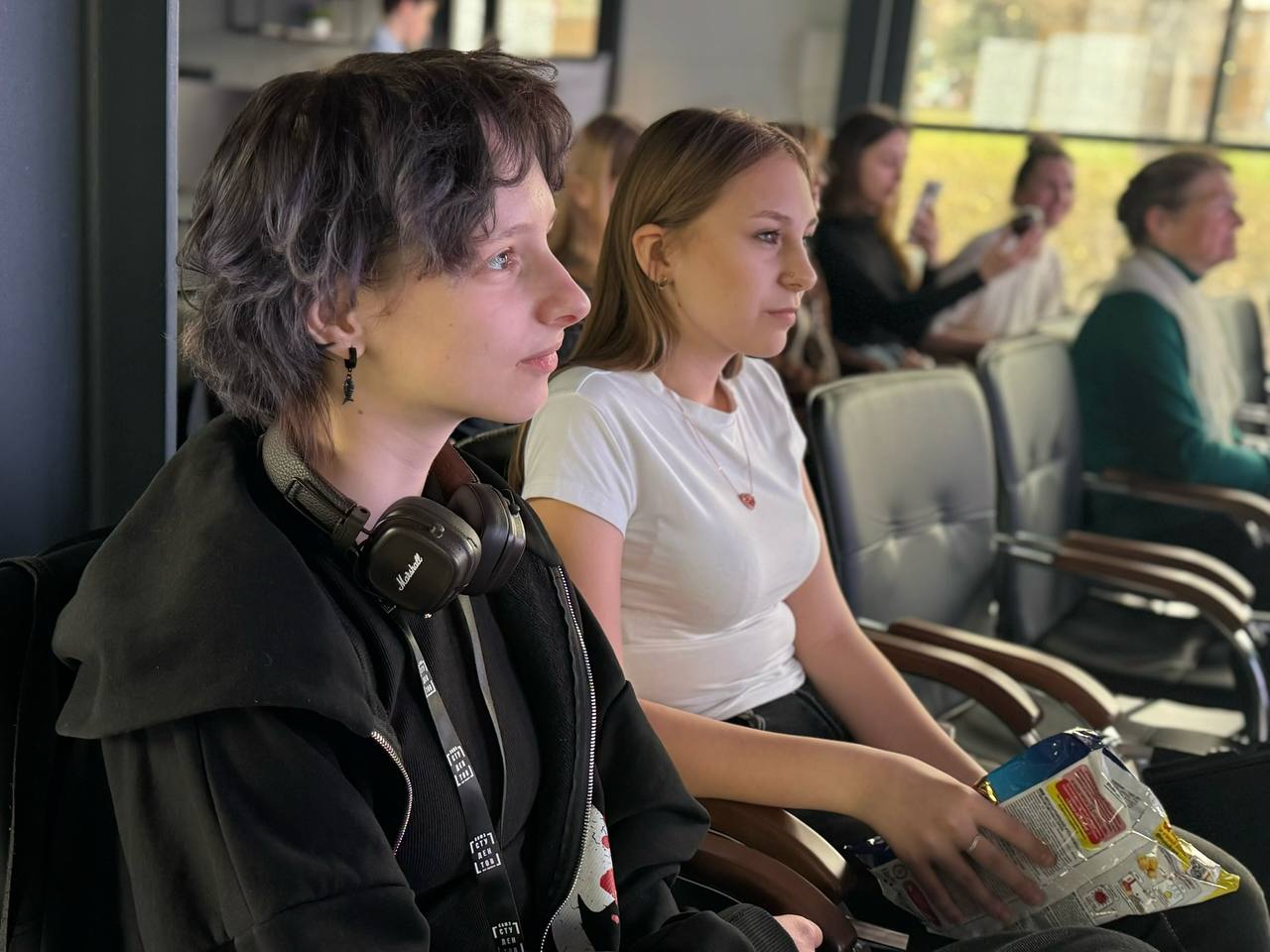 Тебе когда-нибудь объясняли тему на примере чипсов? А вот участникам нашего просветительского проекта «МедиаФабрика» — да! Тебе когда-нибудь объясняли тему на примере чипсов? А вот участникам нашего просветительского проекта «МедиаФабрика» — да!