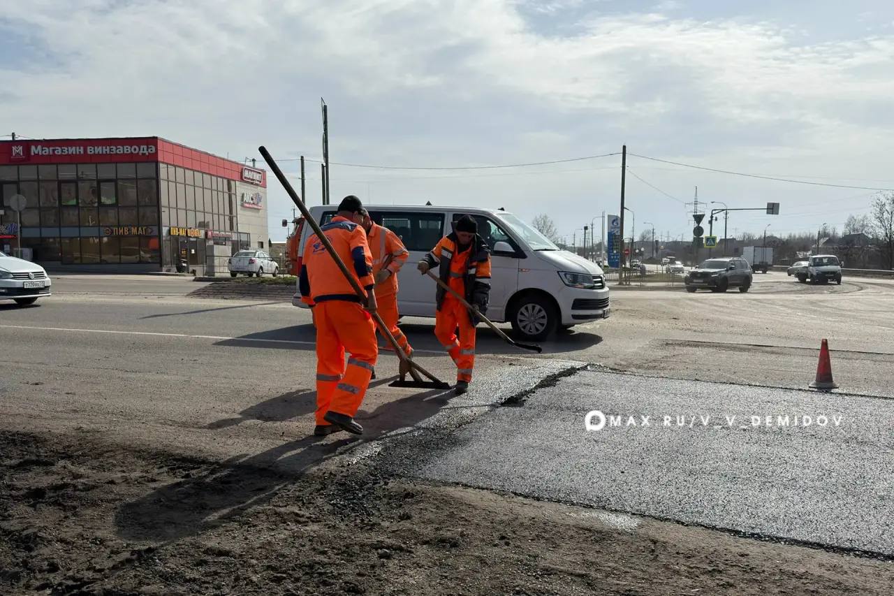Валентин Демидов: Дорожные службы Белгорода уже выполнили почти вдвое больше аварийного ямочного ремонта, чем за аналогичный период прошлого года Валентин Демидов: Дорожные службы Белгорода уже выполнили почти вдвое больше аварийного ямочного ремонта, чем за аналогичный период прошлого года