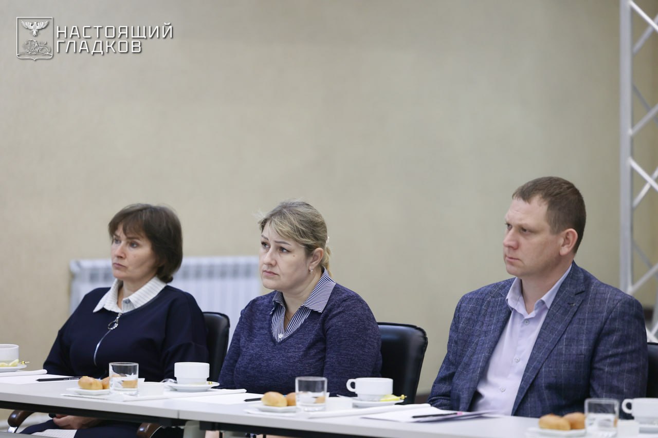 Вячеслав Гладков: Сегодня в Ровеньках встретился с семьями участников специальной военной операции, которые отдали жизни при исполнении воинского долга Вячеслав Гладков: Сегодня в Ровеньках встретился с семьями участников специальной военной операции, которые отдали жизни при исполнении воинского долга