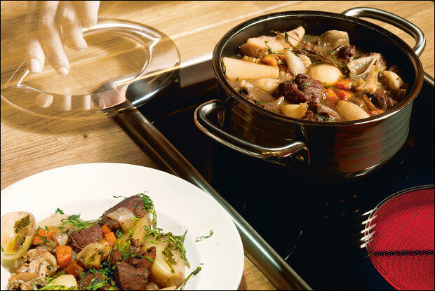 Сочный рецепт баранины с репой и сладким луком в вине