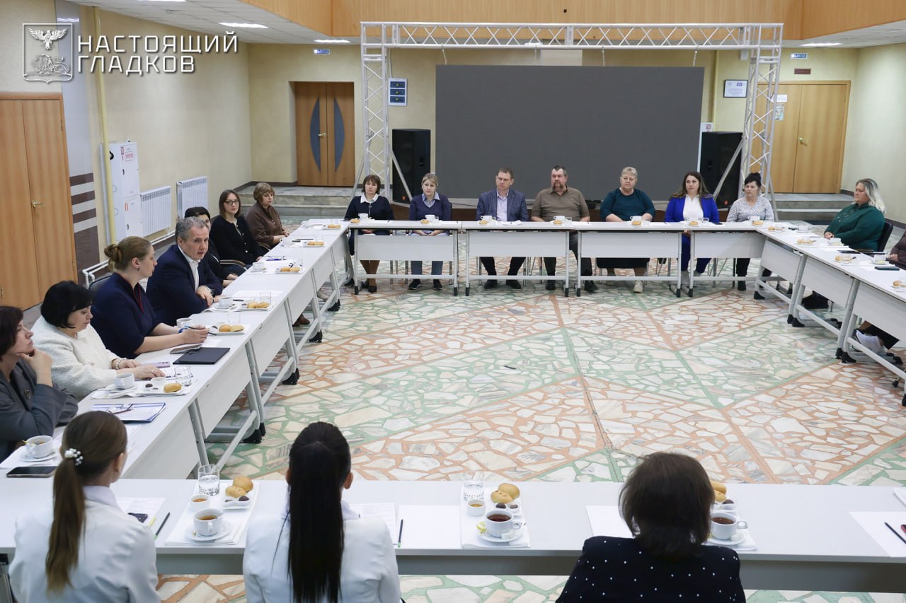 Вячеслав Гладков: Сегодня в Ровеньках встретился с семьями участников специальной военной операции, которые отдали жизни при исполнении воинского долга