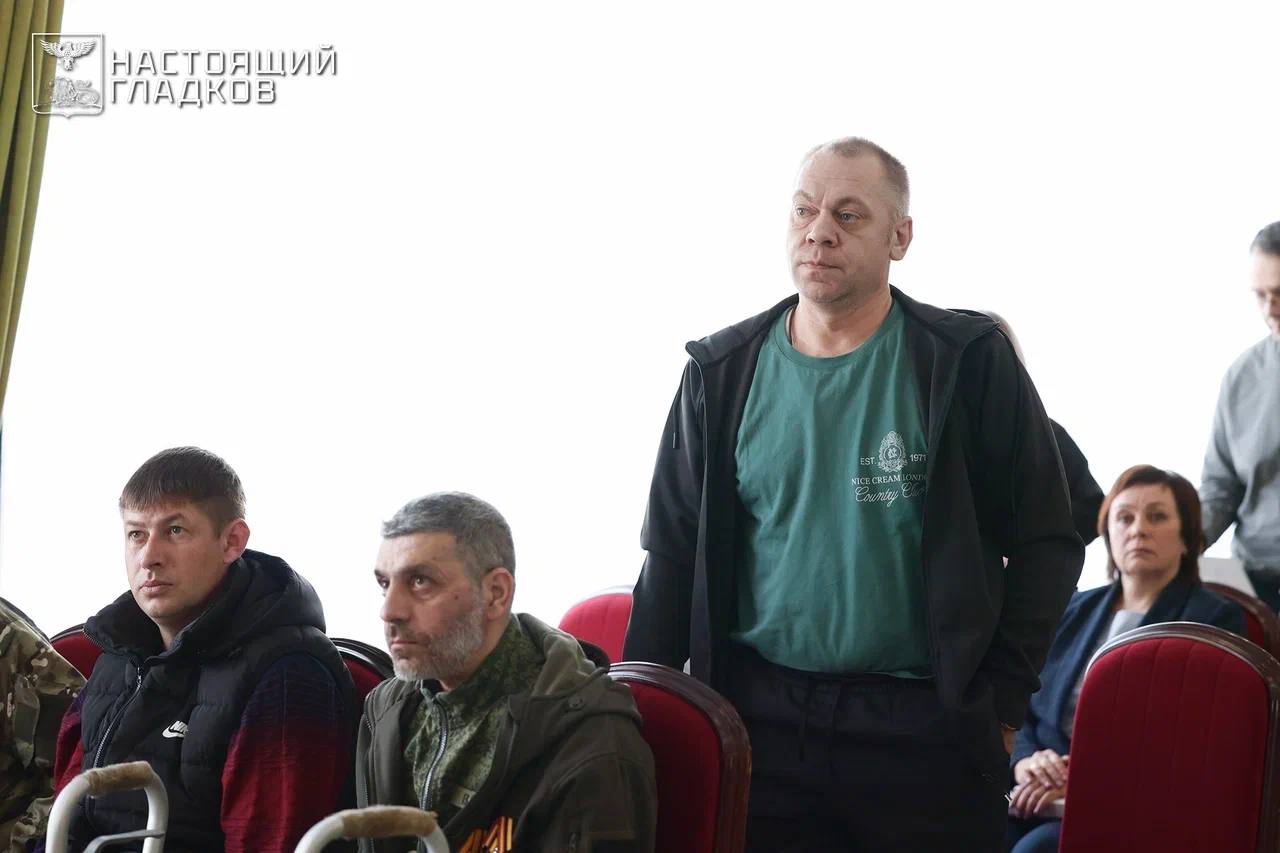 Вячеслав Гладков: Сегодня в Вейделевке встретился с нашими защитниками, которые вернулись из зоны проведения специальной военной операции Вячеслав Гладков: Сегодня в Вейделевке встретился с нашими защитниками, которые вернулись из зоны проведения специальной военной операции