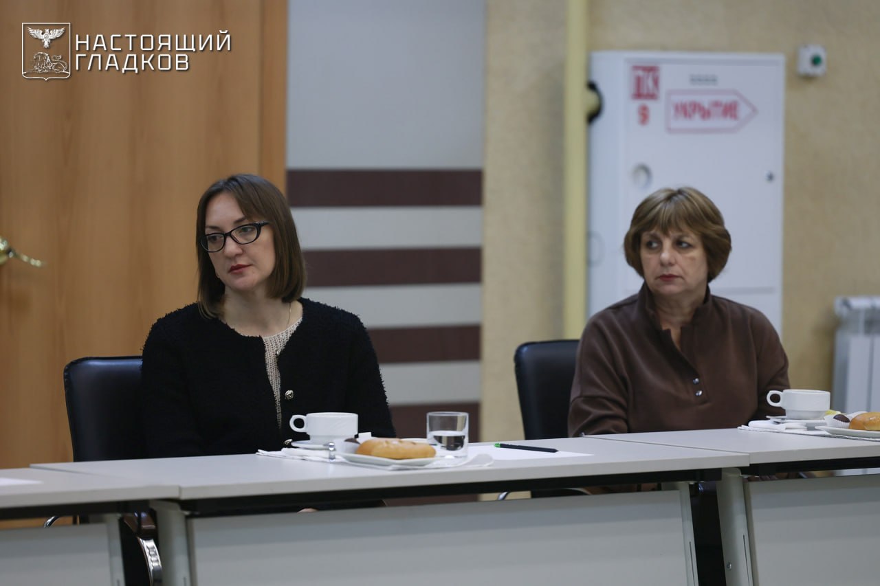 Вячеслав Гладков: Сегодня в Ровеньках встретился с семьями участников специальной военной операции, которые отдали жизни при исполнении воинского долга Вячеслав Гладков: Сегодня в Ровеньках встретился с семьями участников специальной военной операции, которые отдали жизни при исполнении воинского долга