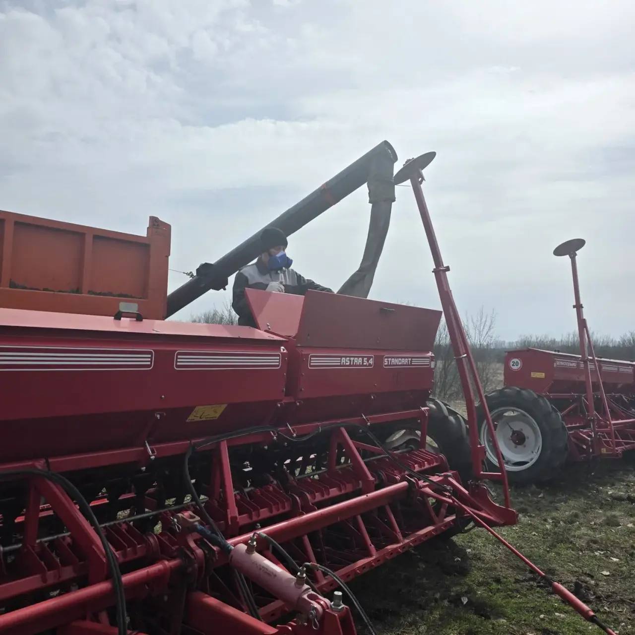 В АО "Должанское" стартовал сев ячменя