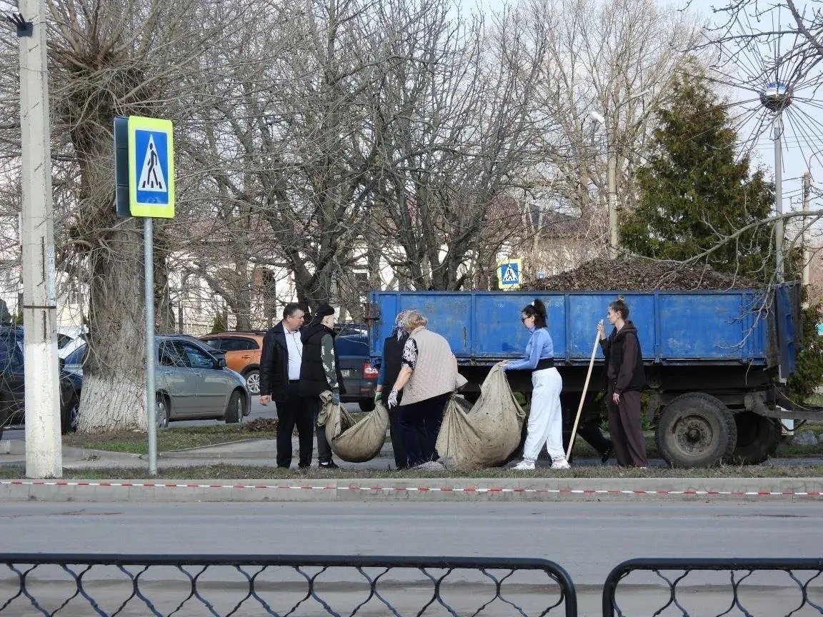 Татьяна Киричкова: Продолжаем приводить в порядок территорию нашего округа Татьяна Киричкова: Продолжаем приводить в порядок территорию нашего округа