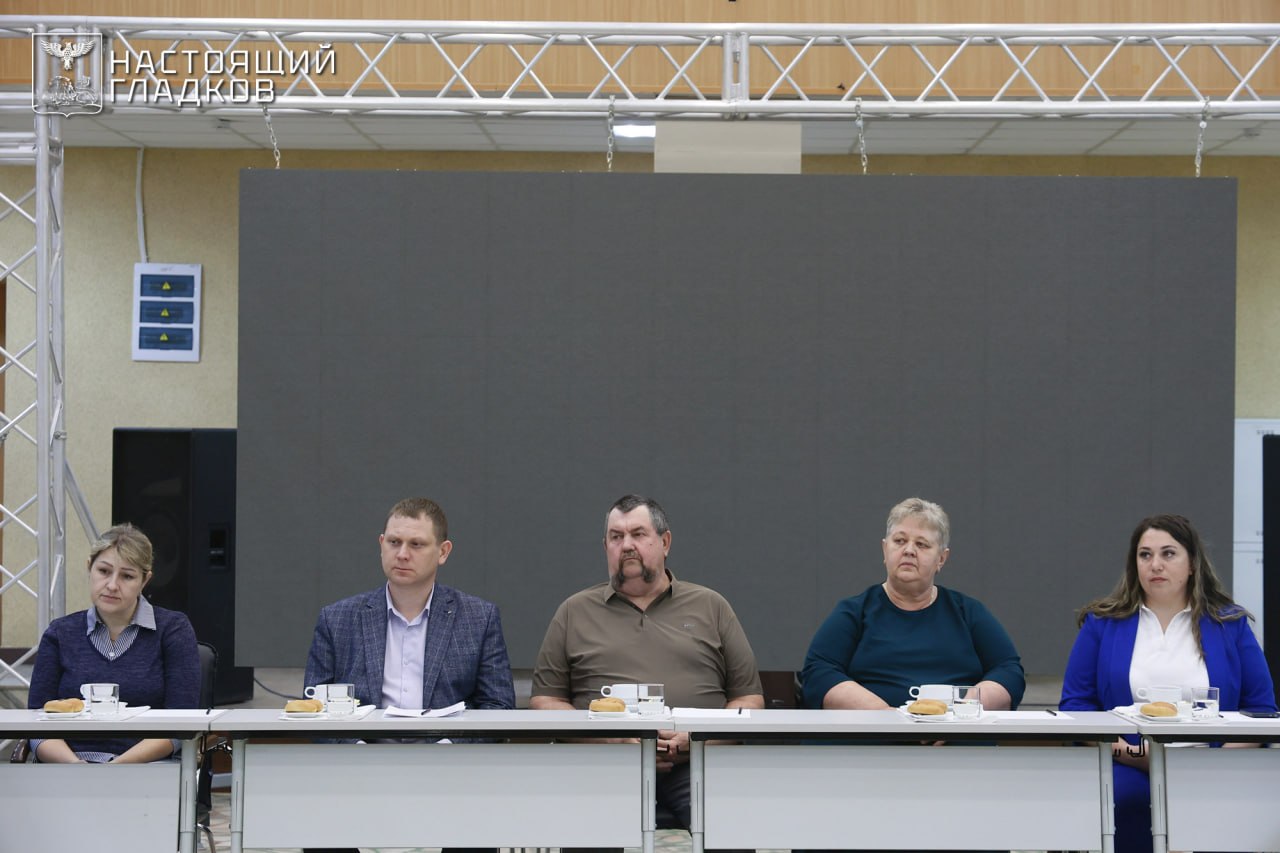 Вячеслав Гладков: Сегодня в Ровеньках встретился с семьями участников специальной военной операции, которые отдали жизни при исполнении воинского долга Вячеслав Гладков: Сегодня в Ровеньках встретился с семьями участников специальной военной операции, которые отдали жизни при исполнении воинского долга