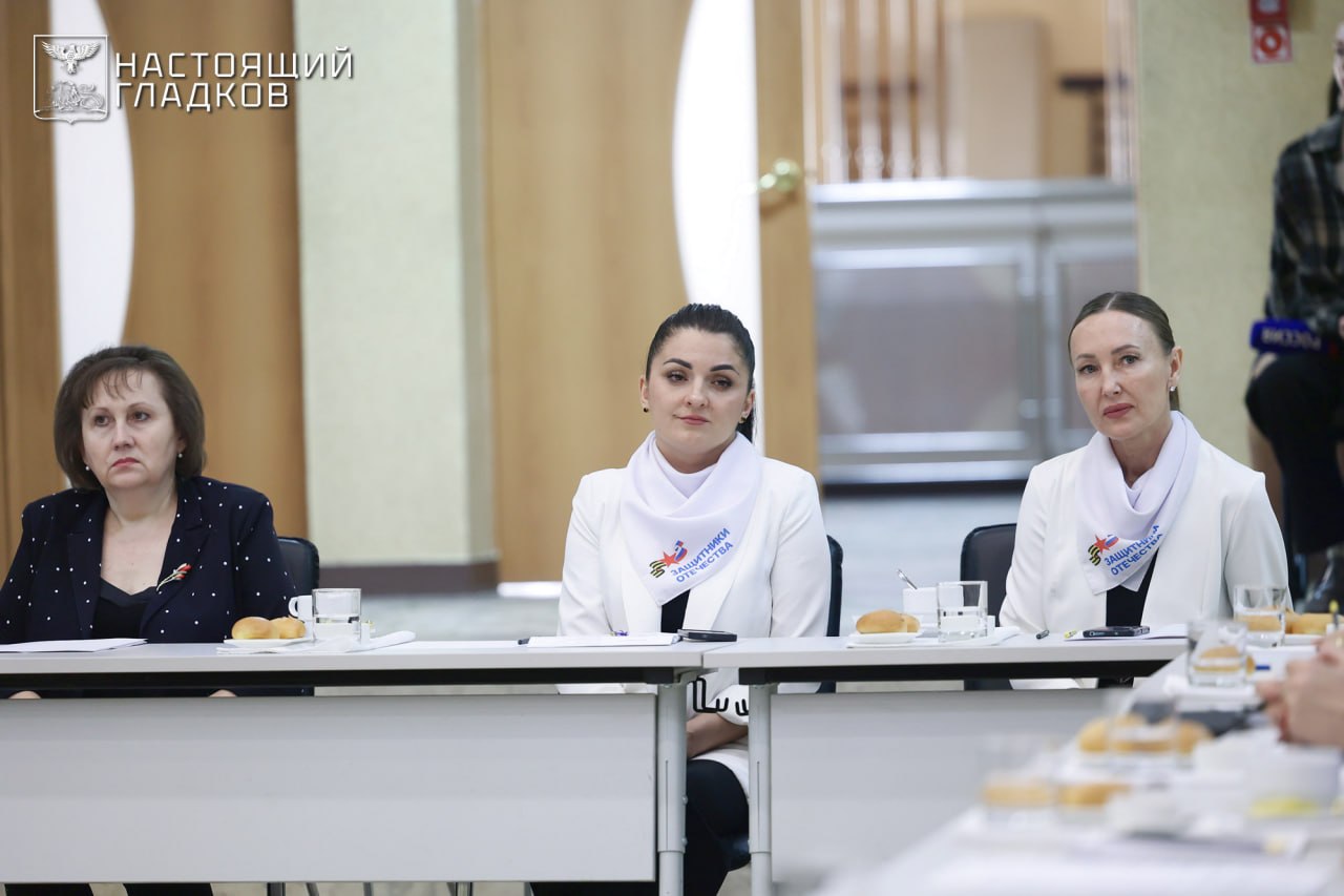 Вячеслав Гладков: Сегодня в Ровеньках встретился с семьями участников специальной военной операции, которые отдали жизни при исполнении воинского долга Вячеслав Гладков: Сегодня в Ровеньках встретился с семьями участников специальной военной операции, которые отдали жизни при исполнении воинского долга