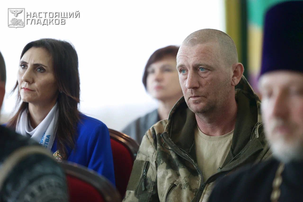 Вячеслав Гладков: Сегодня в Вейделевке встретился с нашими защитниками, которые вернулись из зоны проведения специальной военной операции Вячеслав Гладков: Сегодня в Вейделевке встретился с нашими защитниками, которые вернулись из зоны проведения специальной военной операции
