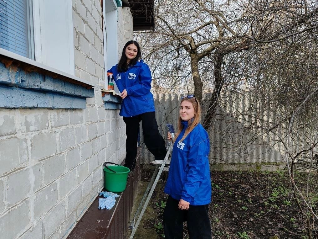 Забота в каждом поступке!. Активисты «Молодой Гвардии» Новооскольского округа продолжают добрую традицию адресной помощи тем, кто в ней особенно нуждается Забота в каждом поступке!. Активисты «Молодой Гвардии» Новооскольского округа продолжают добрую традицию адресной помощи тем, кто в ней особенно нуждается