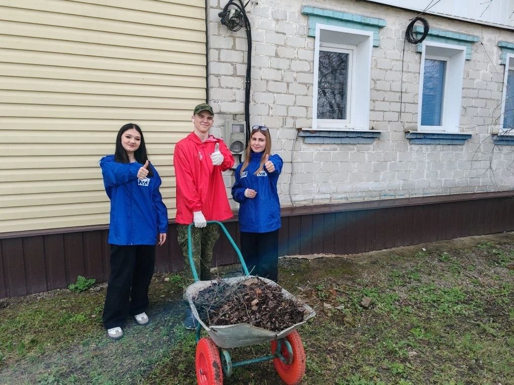 Забота в каждом поступке!. Активисты «Молодой Гвардии» Новооскольского округа продолжают добрую традицию адресной помощи тем, кто в ней особенно нуждается
