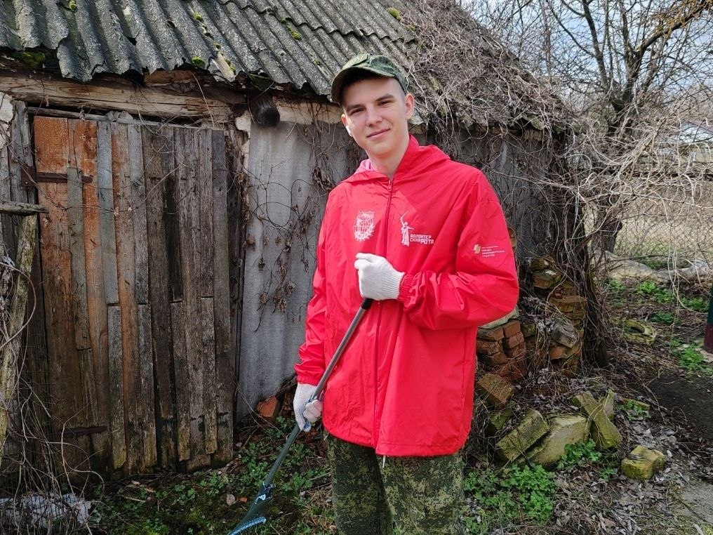 Забота в каждом поступке!. Активисты «Молодой Гвардии» Новооскольского округа продолжают добрую традицию адресной помощи тем, кто в ней особенно нуждается Забота в каждом поступке!. Активисты «Молодой Гвардии» Новооскольского округа продолжают добрую традицию адресной помощи тем, кто в ней особенно нуждается