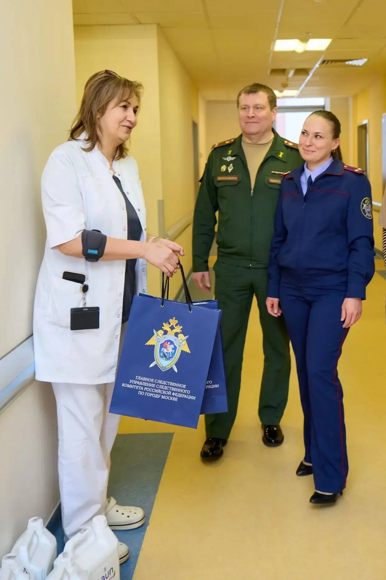 Военные следователи СК России оказали гуманитарную помощь участникам специальной военной операции Военные следователи СК России оказали гуманитарную помощь участникам специальной военной операции