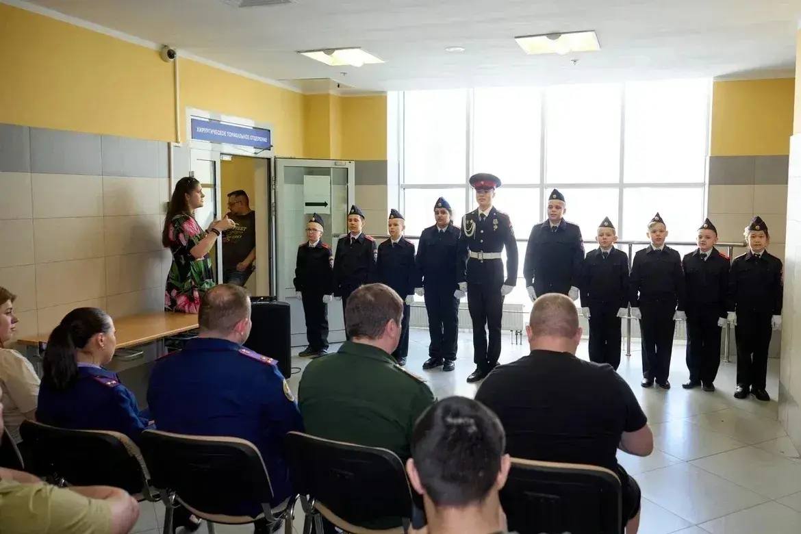 Военные следователи СК России оказали гуманитарную помощь участникам специальной военной операции Военные следователи СК России оказали гуманитарную помощь участникам специальной военной операции