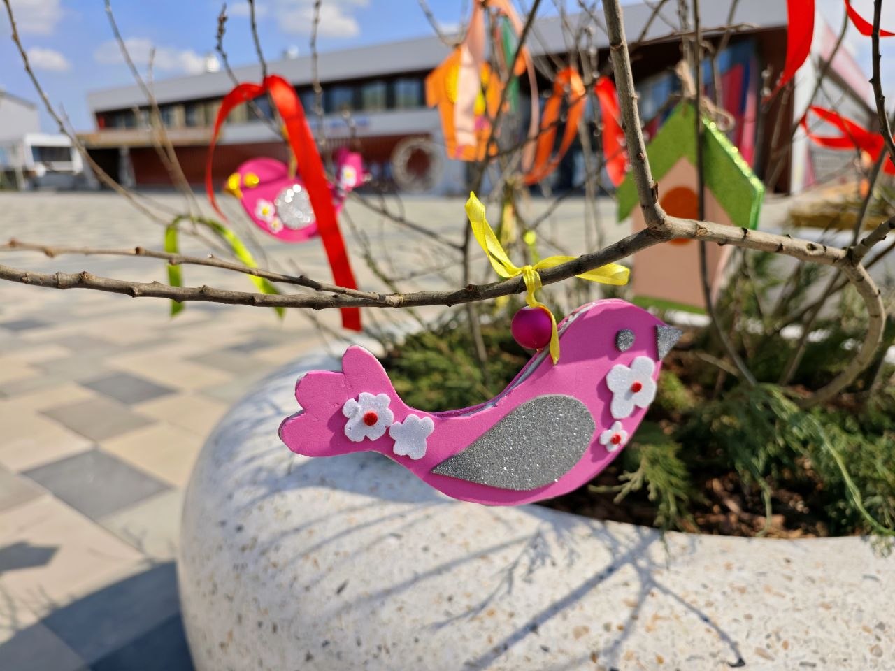 Николай Нестеров: В преддверии православных весенних праздников наша центральная площадь приобрела особенно праздничный и нарядный вид Николай Нестеров: В преддверии православных весенних праздников наша центральная площадь приобрела особенно праздничный и нарядный вид