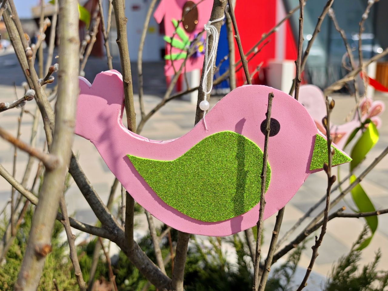 Николай Нестеров: В преддверии православных весенних праздников наша центральная площадь приобрела особенно праздничный и нарядный вид Николай Нестеров: В преддверии православных весенних праздников наша центральная площадь приобрела особенно праздничный и нарядный вид