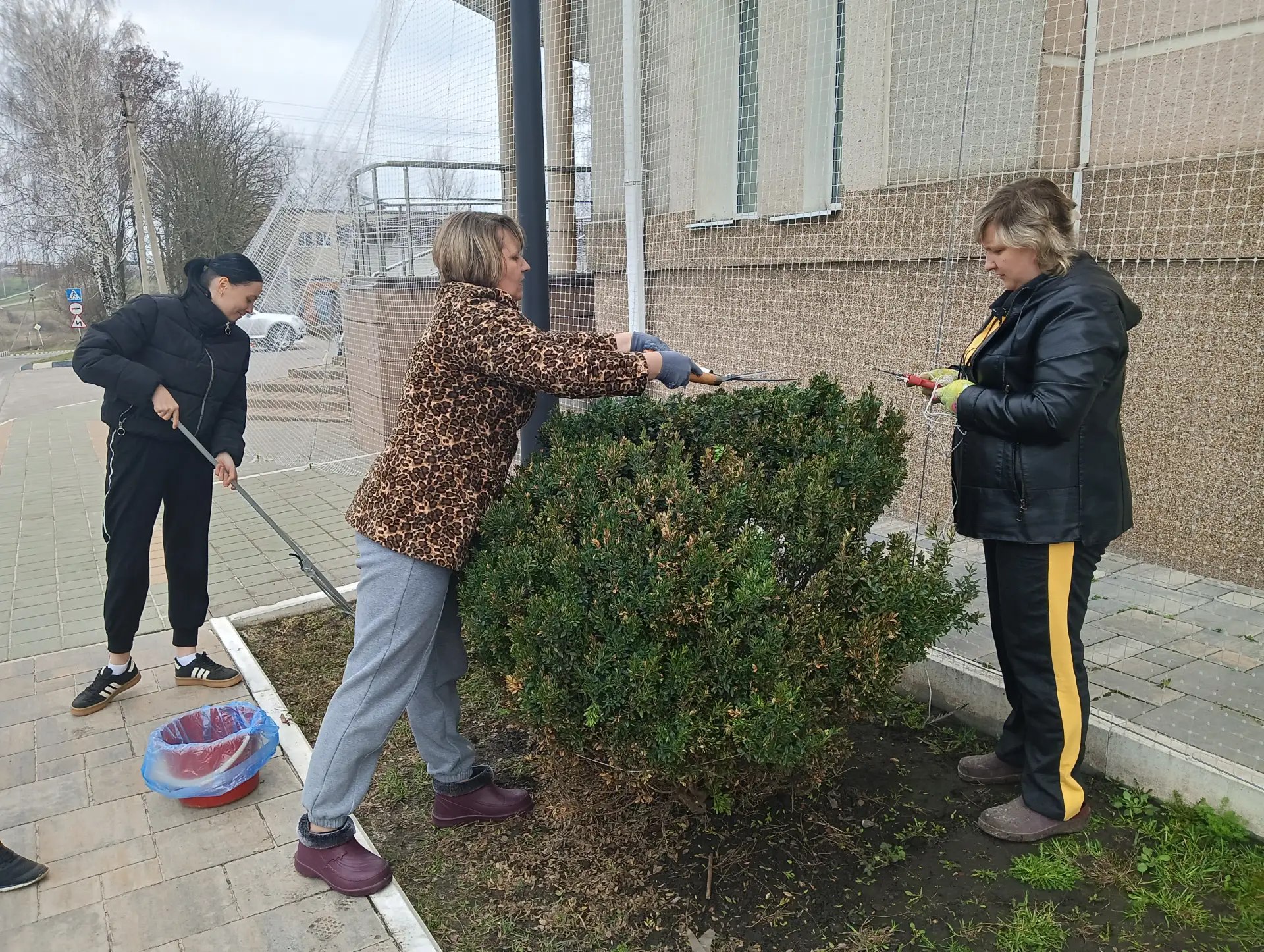 Трудовые коллективы округа активно включились в сезонные работы в рамках месячника добровольного служения региону нацпроекта «Экологическое благополучие» Трудовые коллективы округа активно включились в сезонные работы в рамках месячника добровольного служения региону нацпроекта «Экологическое благополучие»