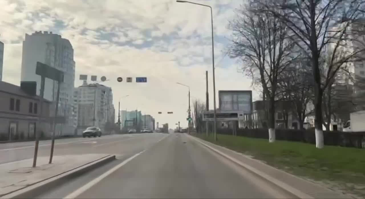 Здравствуйте. Выходные — отличный повод провести его с семьей и отправиться в небольшое дорожное путешествие Помните о соблюдении скоростного режима , выборе безопасной дистанции и бокового интервала Особе внимание уделите...