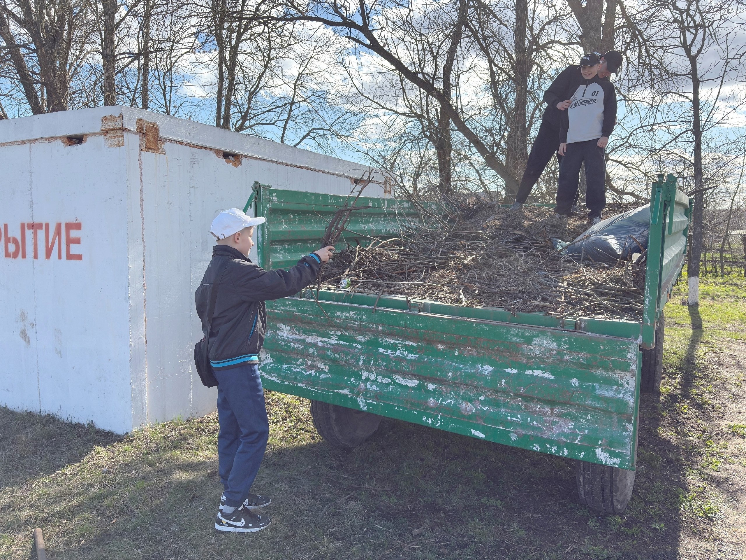 Краснояружцы присоединились к месячнику добровольного служения региону нацпроекта «Экологическое благополучие» Краснояружцы присоединились к месячнику добровольного служения региону нацпроекта «Экологическое благополучие»