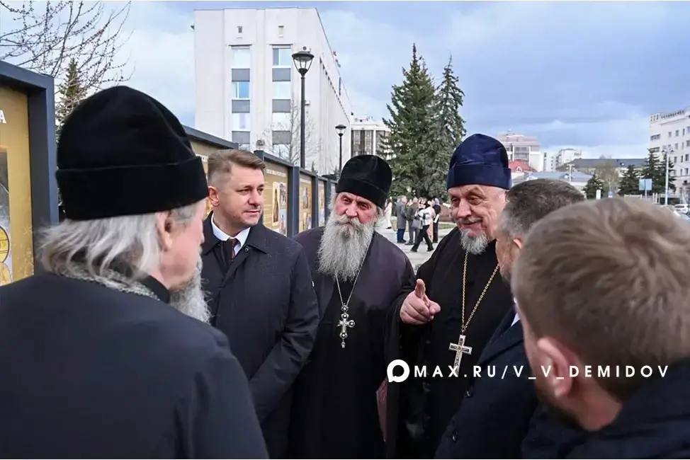 Валентин Демидов: Сегодня, в светлый праздник Благовещения, у храма Смоленской Божией Матери открылась символичная выставка «Святые образа русского подвига» Валентин Демидов: Сегодня, в светлый праздник Благовещения, у храма Смоленской Божией Матери открылась символичная выставка «Святые образа русского подвига»