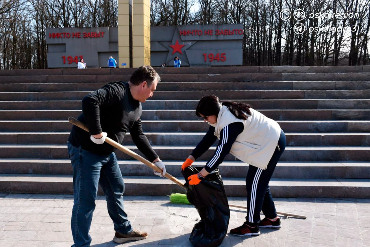 Весенняя уборка города. В Старом Осколе продолжается весенняя уборка: город приводят в порядок как силы коммунальных служб, так и участники общегородских субботников Весенняя уборка города. В Старом Осколе продолжается весенняя уборка: город приводят в порядок как силы коммунальных служб, так и участники общегородских субботников