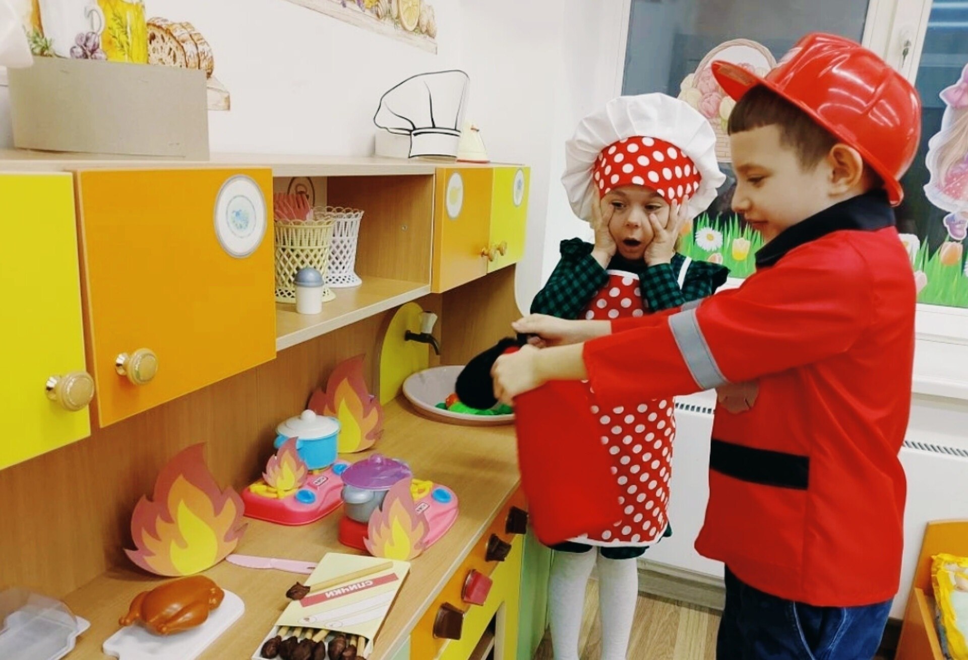 В дошкольных учреждениях нашего округа реализуется системная профориентационная работа в рамках нацпроекта «Молодёжь и дети» В дошкольных учреждениях нашего округа реализуется системная профориентационная работа в рамках нацпроекта «Молодёжь и дети»