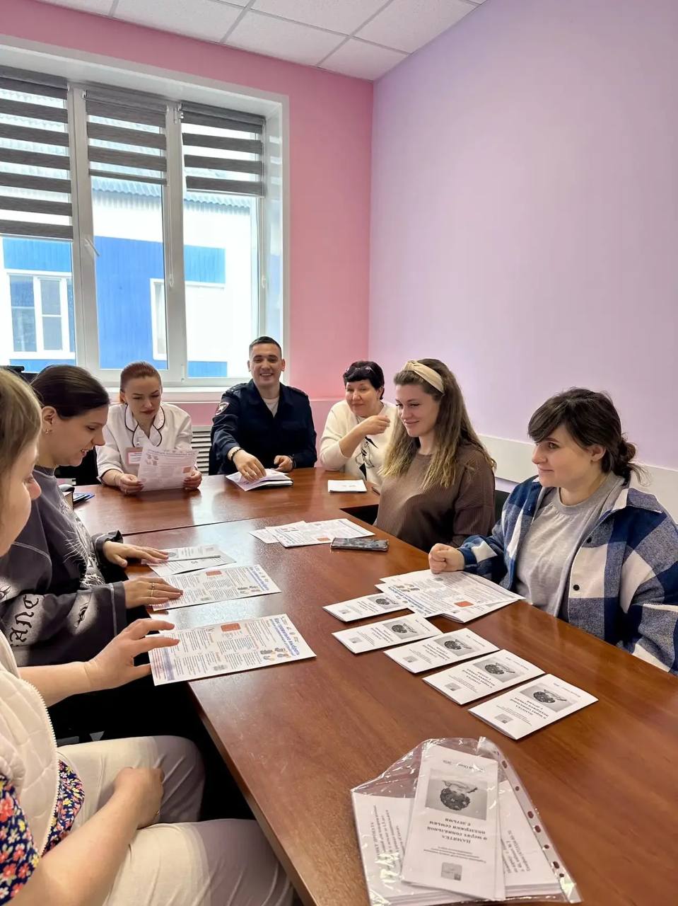 Доброе утро, друзья. В День беременных сотрудники Госавтоинспекции Нового Оскола организовали серию тренингов для будущих мам, подробно рассказав о правильном использовании детского удерживающего устройства Помните, что... Доброе утро, друзья. В День беременных сотрудники Госавтоинспекции Нового Оскола организовали серию тренингов для будущих мам, подробно рассказав о правильном использовании детского удерживающего устройства Помните, что...