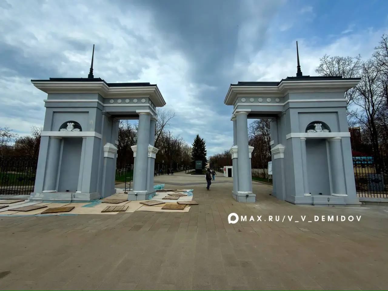 До конца апреля в парке Ленина закончат реставрацию главной арки До конца апреля в парке Ленина закончат реставрацию главной арки