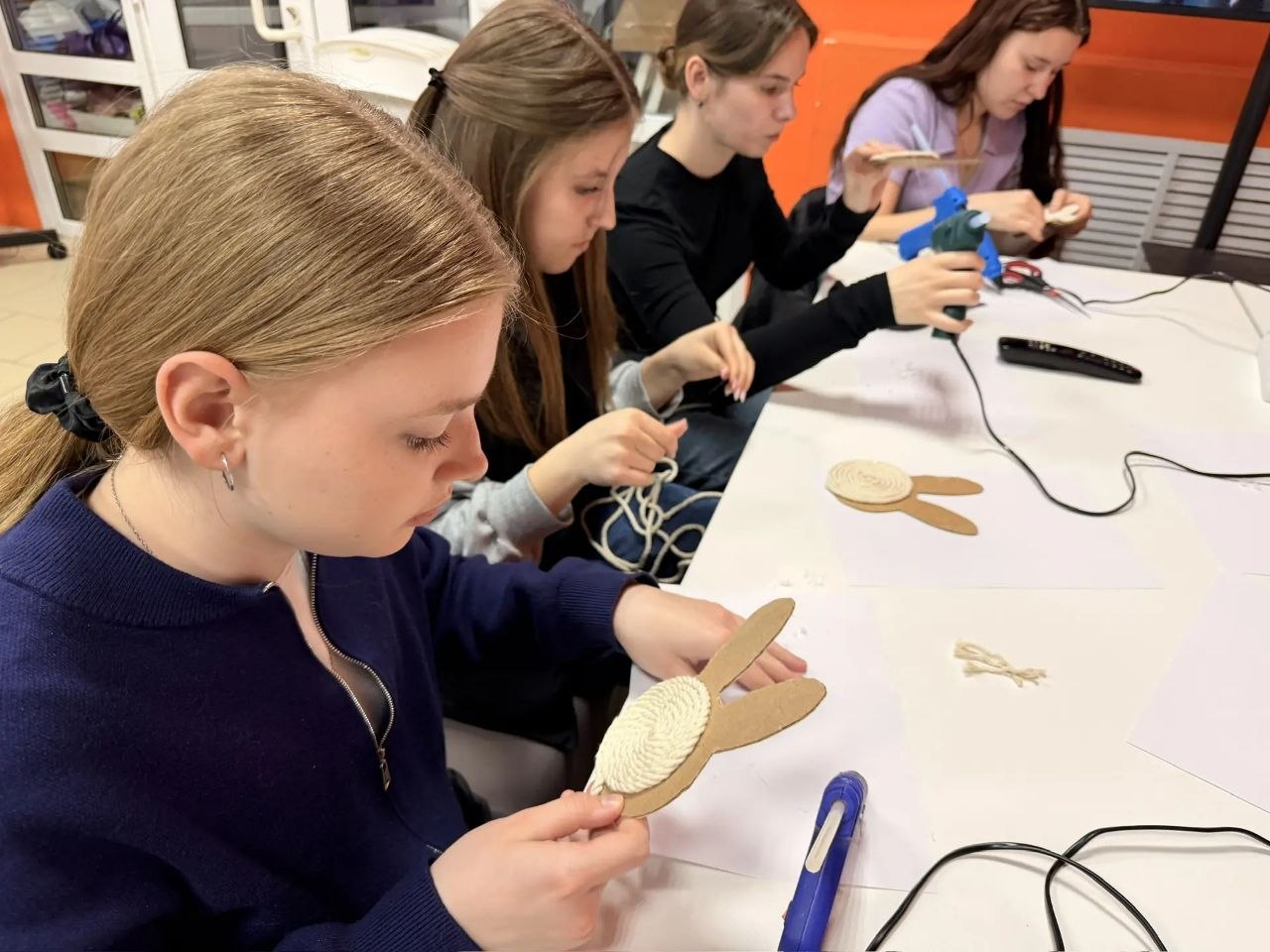 Олег Медведев: В Центре молодёжных инициатив прошла творческая встреча-мастер-класс: ребята мастерили подставки под кружки в форме кроликов Олег Медведев: В Центре молодёжных инициатив прошла творческая встреча-мастер-класс: ребята мастерили подставки под кружки в форме кроликов