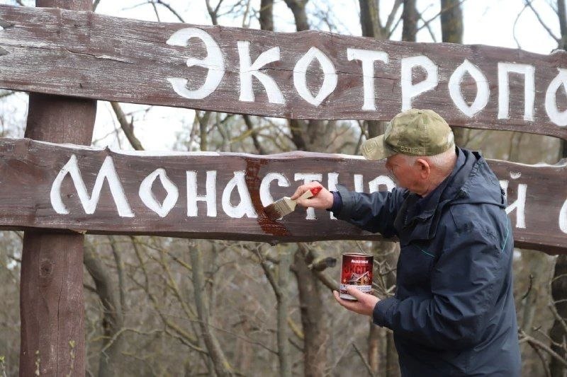 В Монастырском лесу в Белгородском округе прошёл субботник