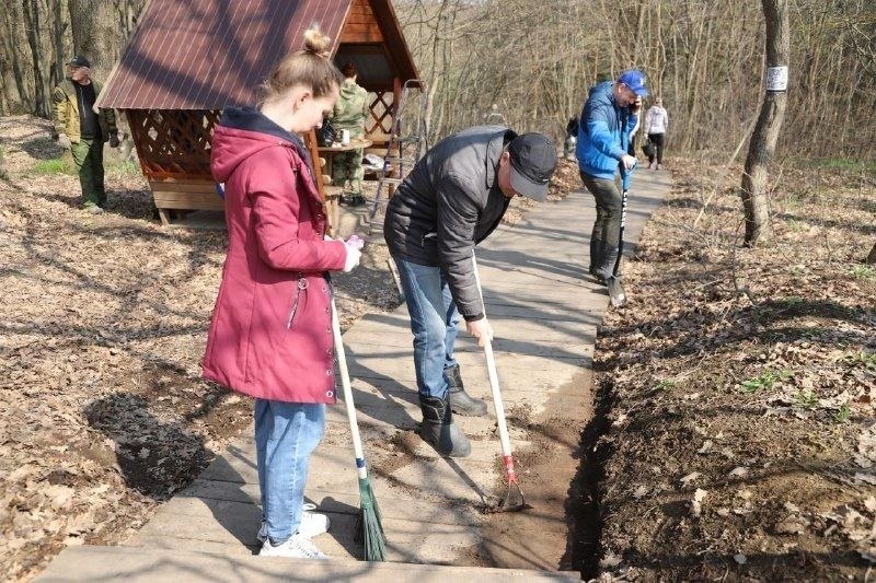 В Монастырском лесу в Белгородском округе прошёл субботник В Монастырском лесу в Белгородском округе прошёл субботник