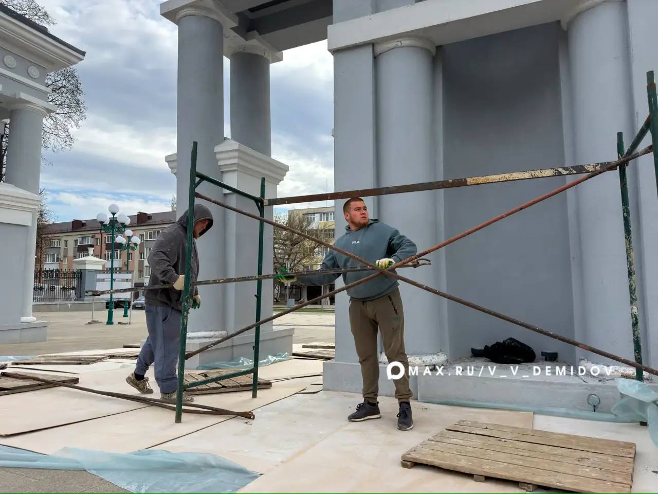 До конца апреля в Белгороде завершат реставрацию главной входной арки в парке им. Ленина До конца апреля в Белгороде завершат реставрацию главной входной арки в парке им. Ленина