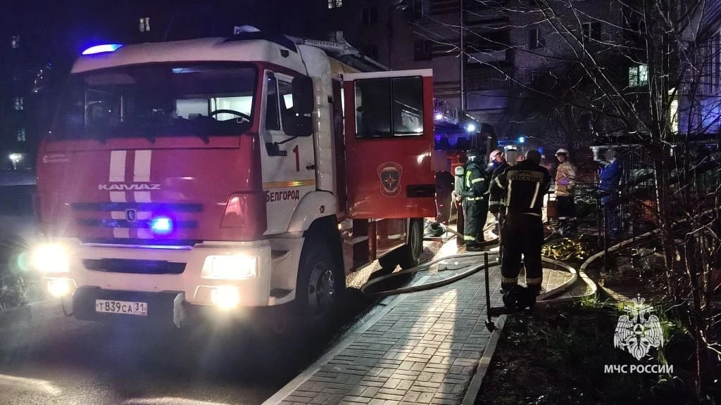 На месте пожара в Белгороде огнеборцы обнаружили тело женщины