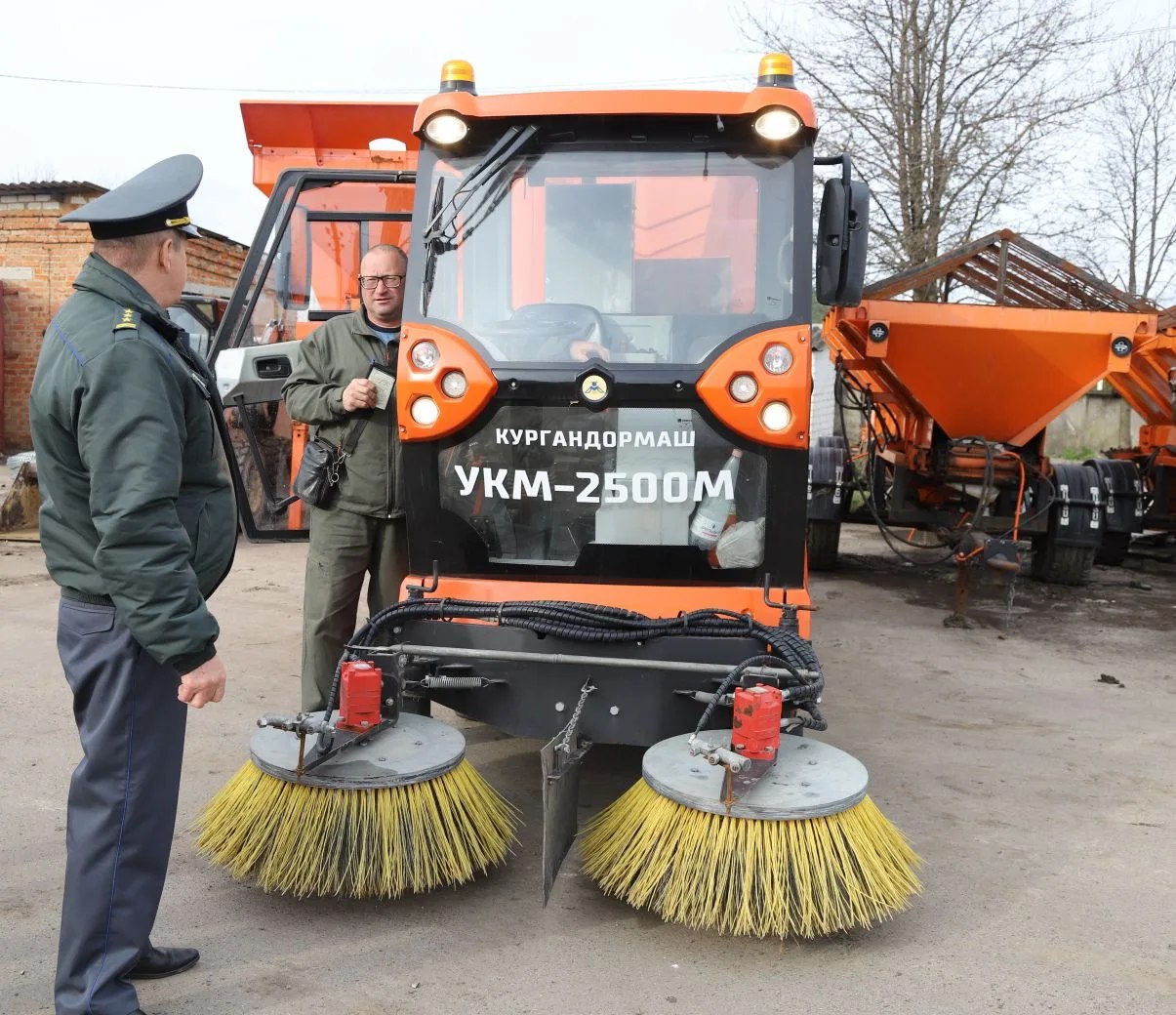 Техника «Краснояружского зеленстроя», задействованная в сезонных работах по благоустройству, прошла техосмотр Техника «Краснояружского зеленстроя», задействованная в сезонных работах по благоустройству, прошла техосмотр