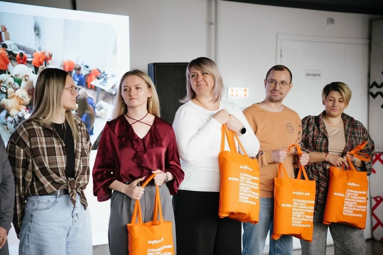 Вчера состоялось региональное совещание с участием центров общественного развития «Добро.Центры». На встрече были подведены итоги деятельности центров в нашем регионе за 2025 год, а также обсуждены планы на будущее, включая... Вчера состоялось региональное совещание с участием центров общественного развития «Добро.Центры». На встрече были подведены итоги деятельности центров в нашем регионе за 2025 год, а также обсуждены планы на будущее, включая...