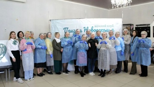 Участницы женского клуба «Призма Новоосколья» испекли пасхальные куличи для бойцов в преддверии главного христианского праздника