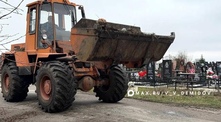 На кладбищах Белгорода работают усиленные смены коммунальщиков