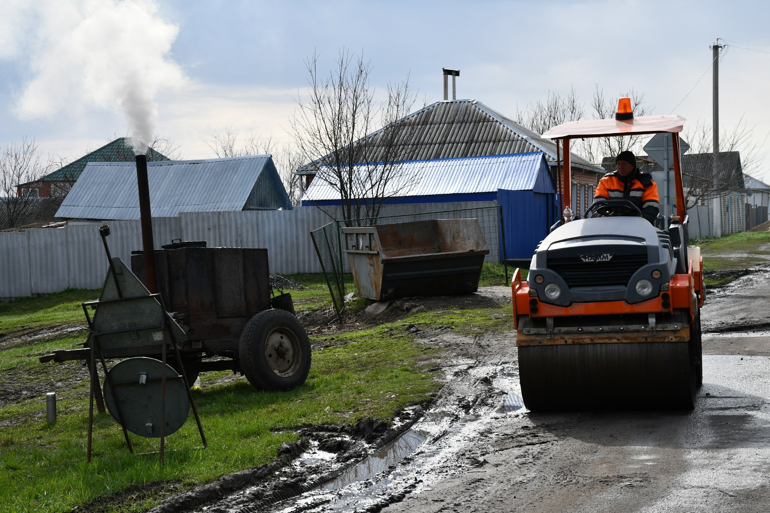 В Красногвардейском округе продолжается строительство дороги возле Николаевского В Красногвардейском округе продолжается строительство дороги возле Николаевского