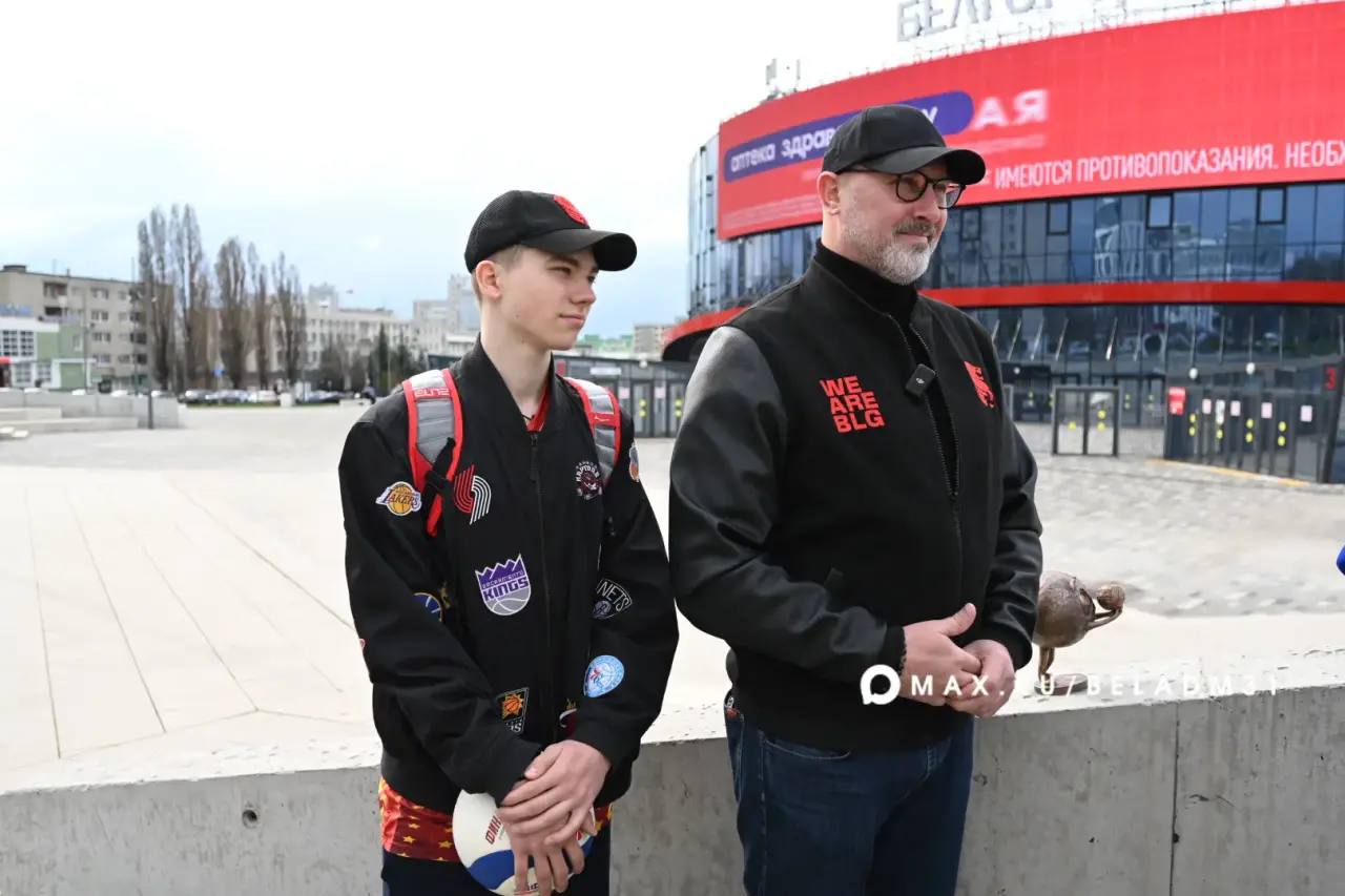 Второй «сбежавший» с моста смайл появился сегодня у СК «Белгород-Арена» Второй «сбежавший» с моста смайл появился сегодня у СК «Белгород-Арена»