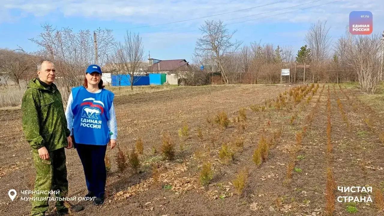 Время уборки: партийцы вышли на субботники Время уборки: партийцы вышли на субботники