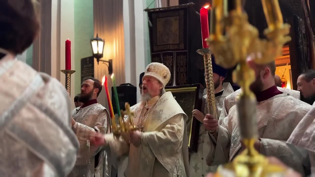 Юрий Клепиков: Сегодня ночью в каждом уголке Белгородчины храмы озарились светом — на пасхальной службе встретили Светлое Христово Воскресение!