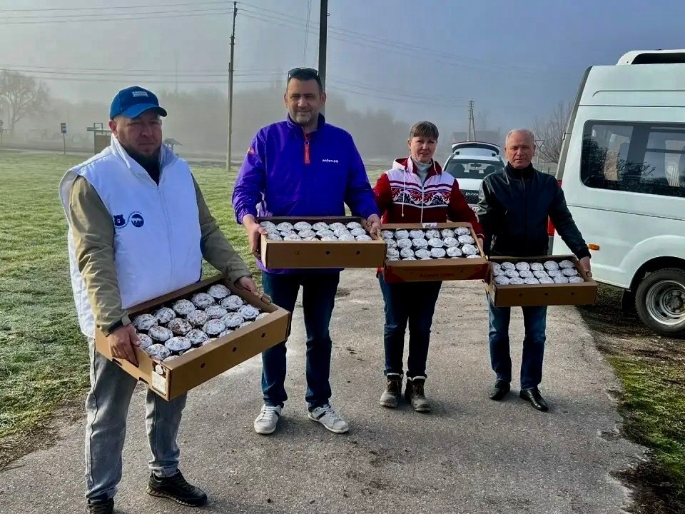 В Валуйском округе волонтёры передали военнослужащим около тысячи пасхальных куличей В Валуйском округе волонтёры передали военнослужащим около тысячи пасхальных куличей
