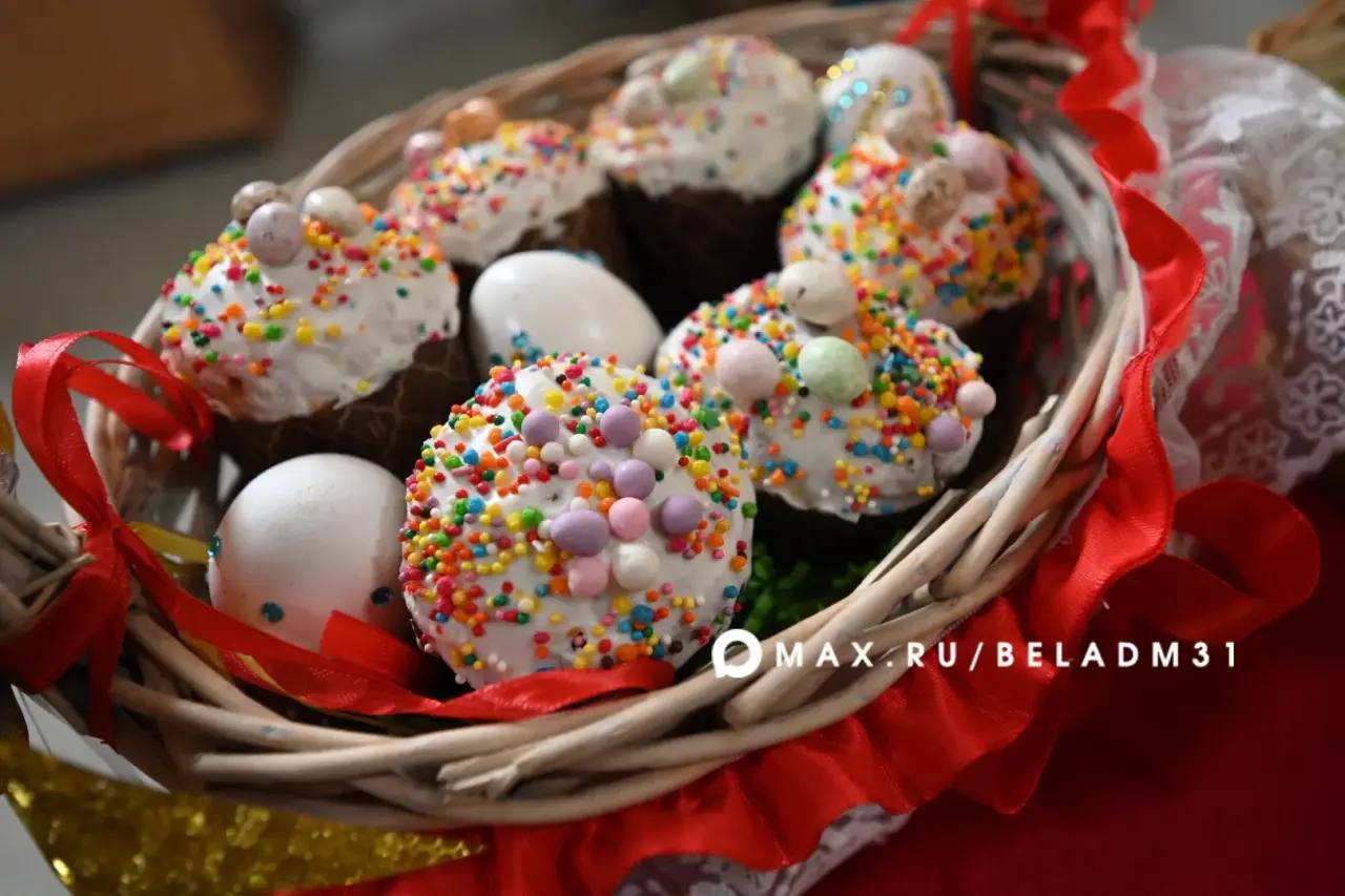 Освящать куличи в храме — добрая пасхальная традиция, объединяющая поколения Освящать куличи в храме — добрая пасхальная традиция, объединяющая поколения