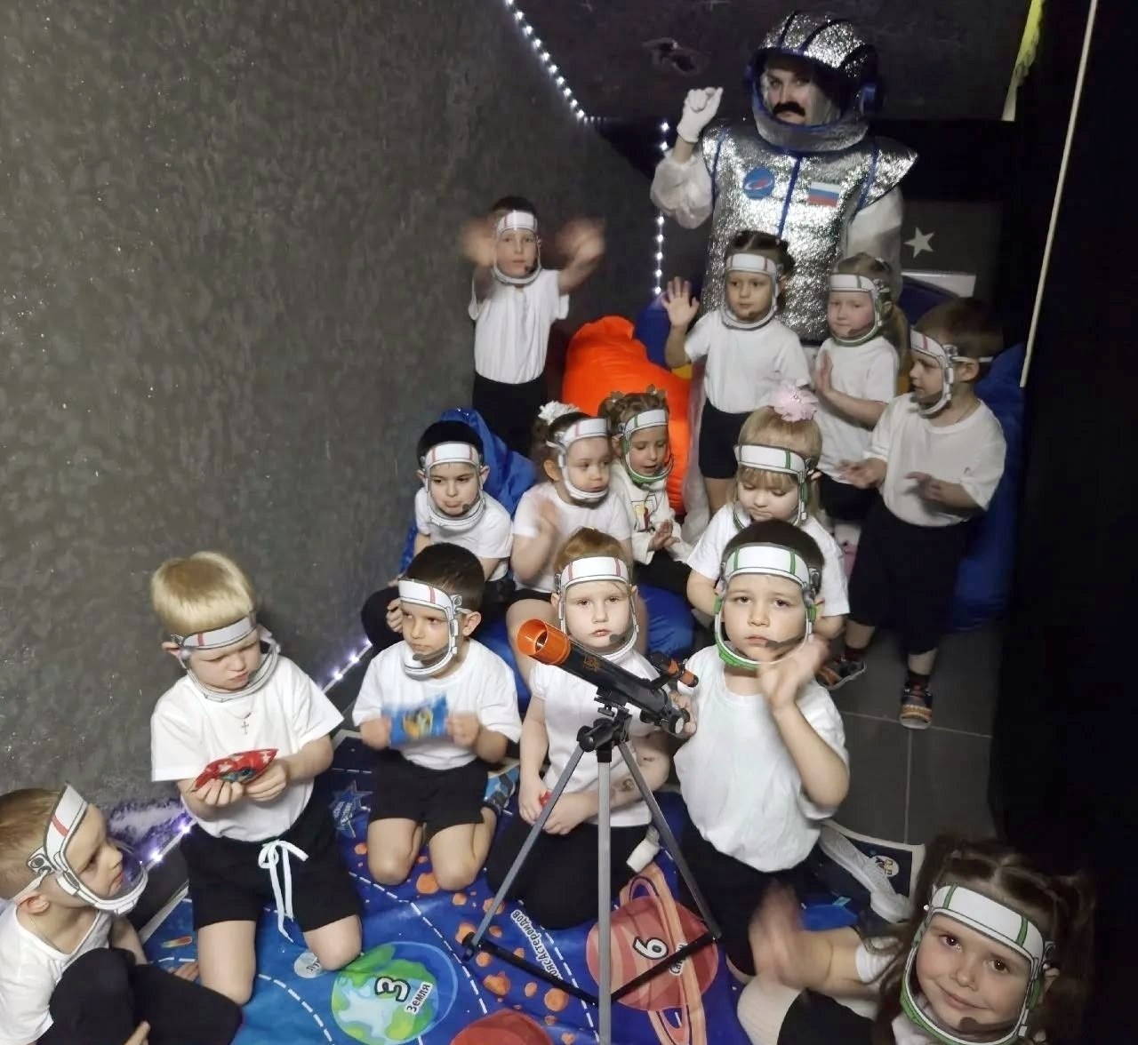 Юные краснояружцы приняли активное участие в праздничных мероприятиях, посвящённых Дню космонавтики Юные краснояружцы приняли активное участие в праздничных мероприятиях, посвящённых Дню космонавтики