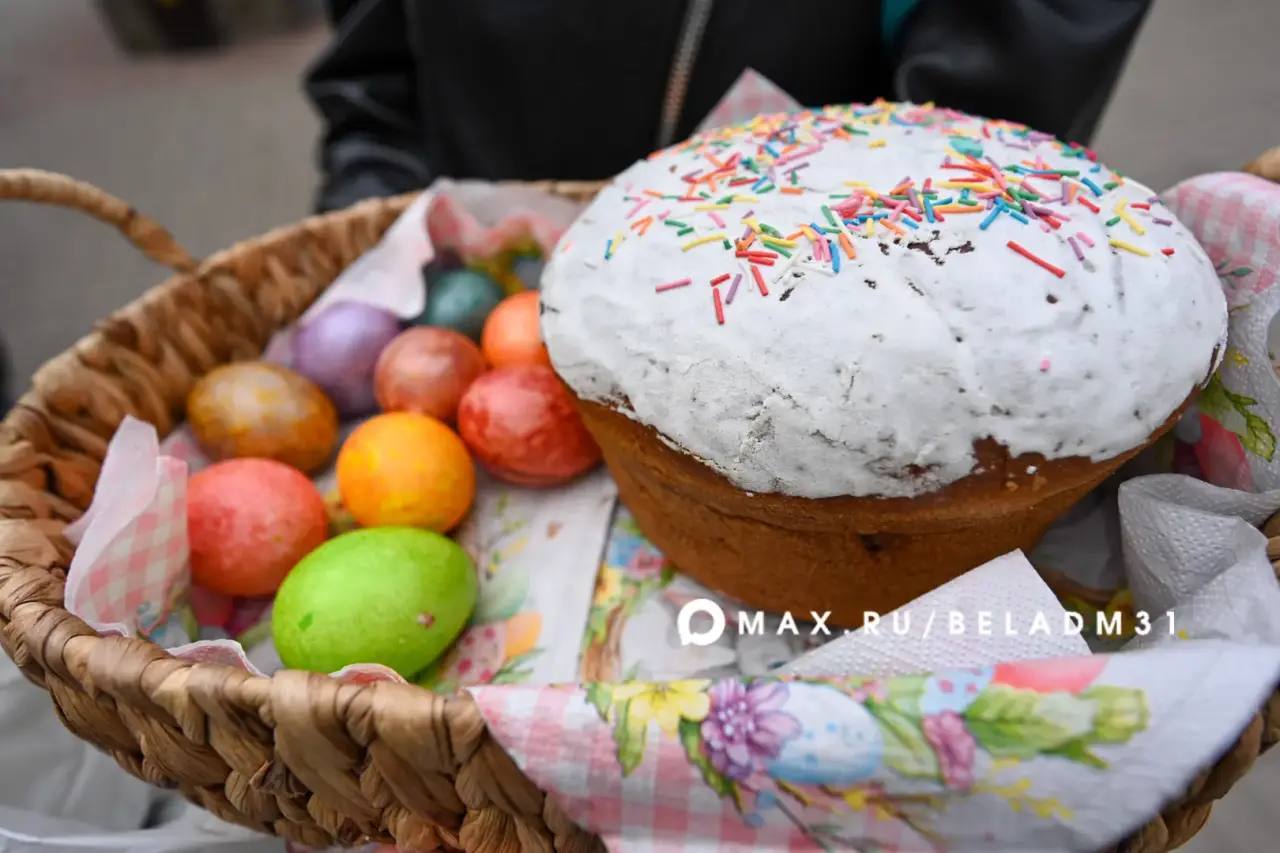 Освящать куличи в храме — добрая пасхальная традиция, объединяющая поколения Освящать куличи в храме — добрая пасхальная традиция, объединяющая поколения