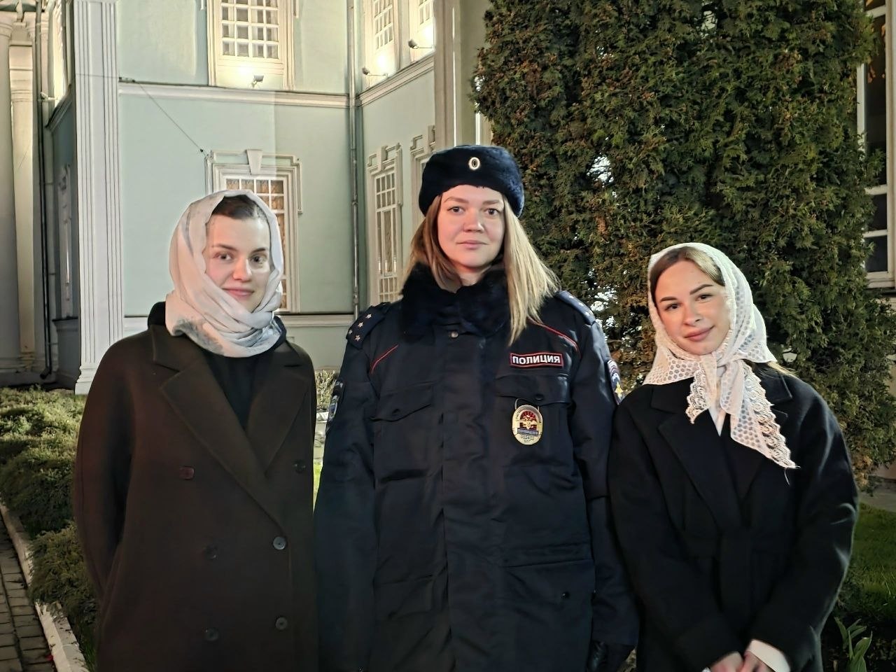 Полиция Белгорода поздравляет вас со светлым праздником Пасхи! Пусть вера укрепляет дух и придает сил, а любовь согревает ваши сердца! Полиция Белгорода поздравляет вас со светлым праздником Пасхи! Пусть вера укрепляет дух и придает сил, а любовь согревает ваши сердца!