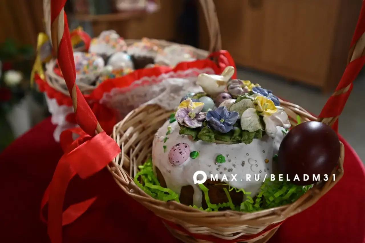 Освящать куличи в храме — добрая пасхальная традиция, объединяющая поколения Освящать куличи в храме — добрая пасхальная традиция, объединяющая поколения